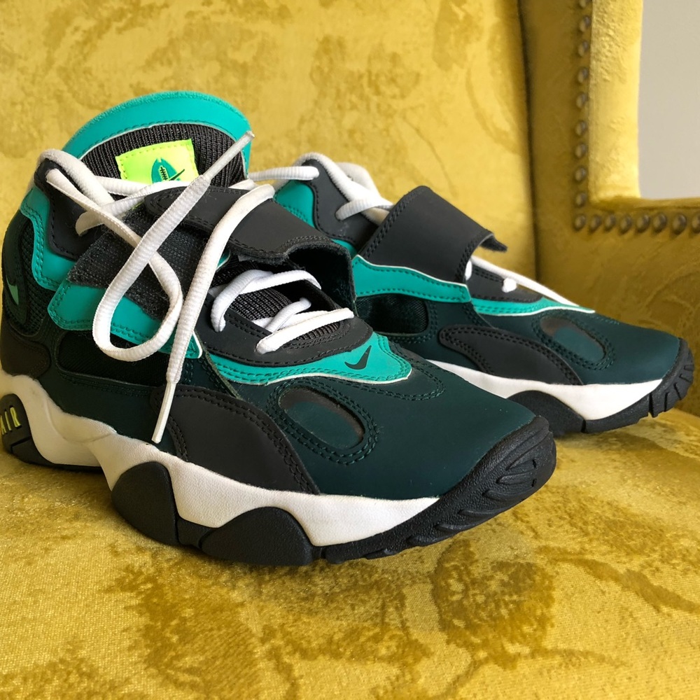 NIKE Air